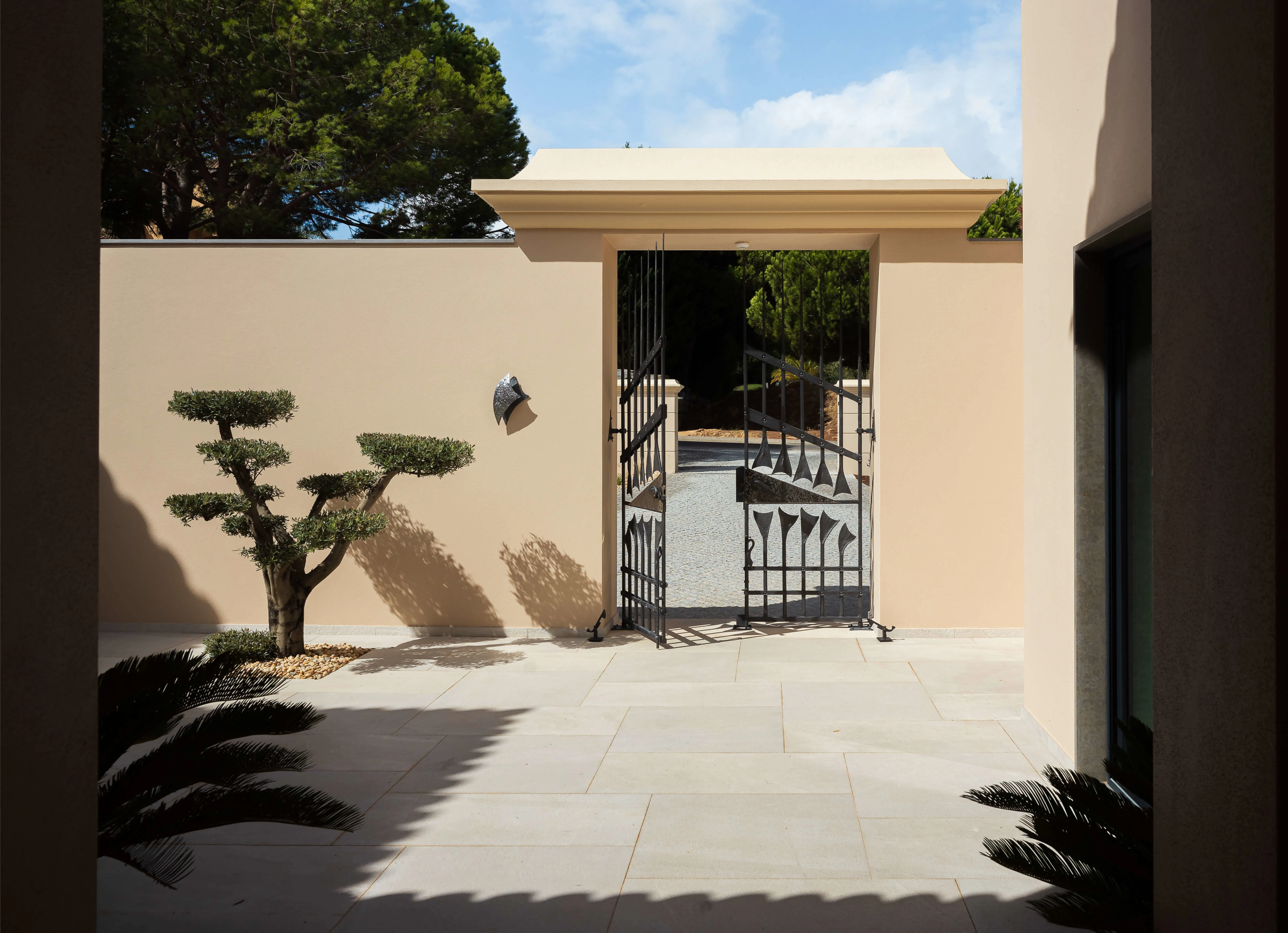 VILLA IN URBANIZATION BEIRA LAGO