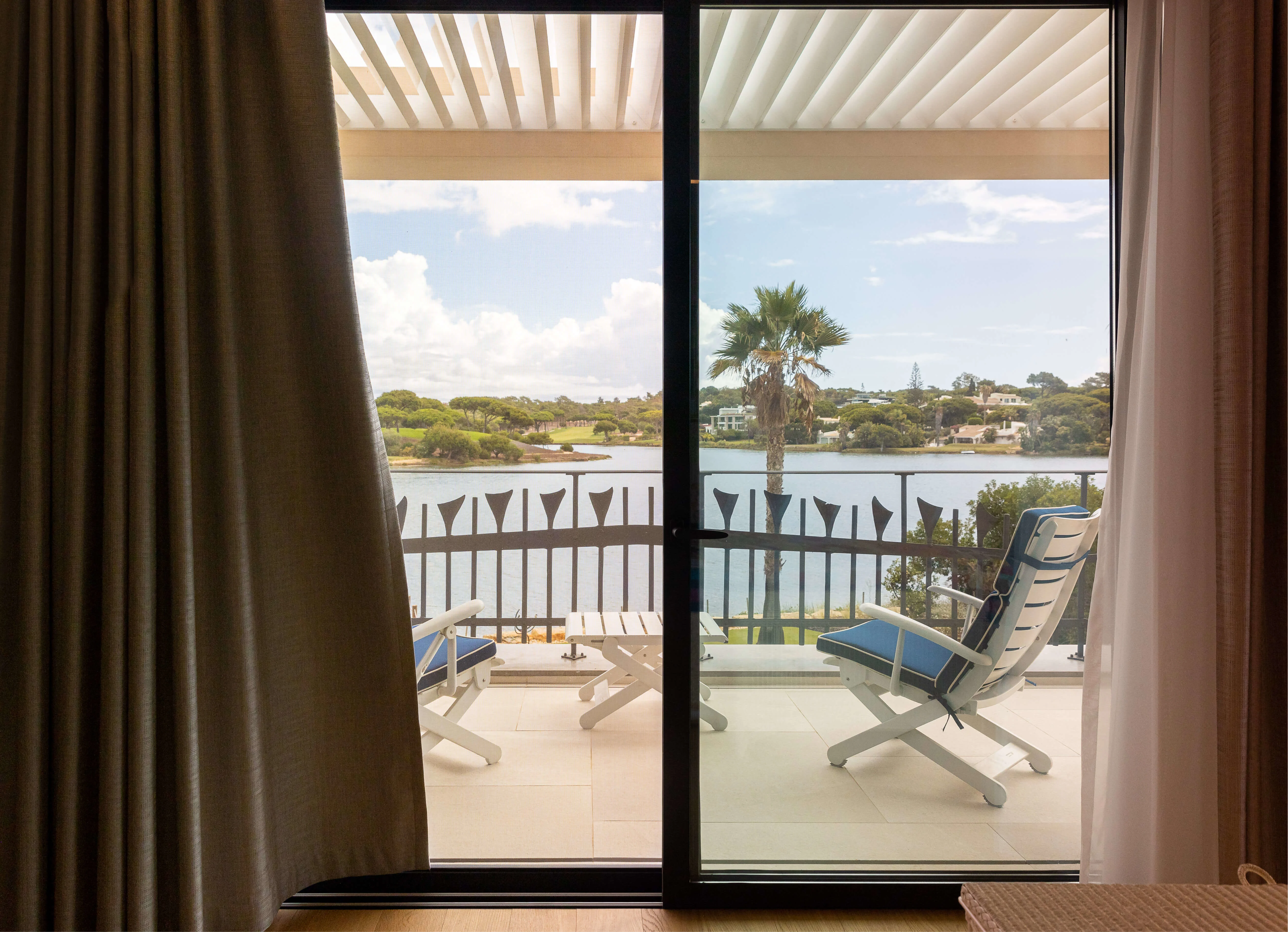 VILLA IN URBANIZATION BEIRA LAGO